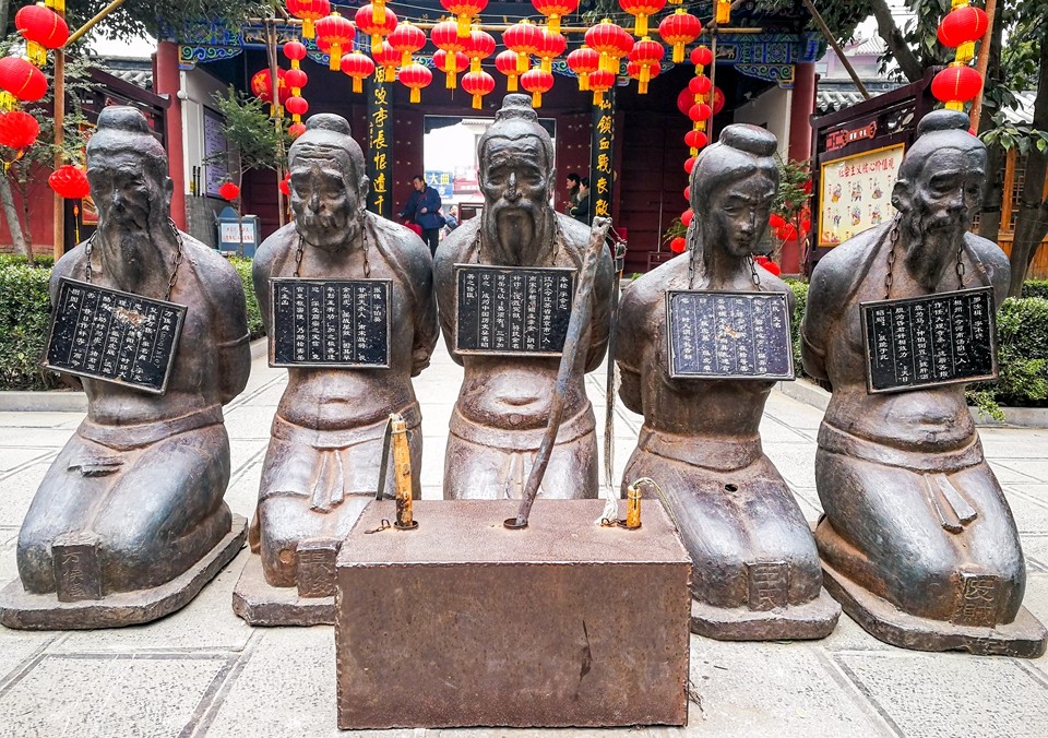 五人在此跪了千年 身前设鞭子人人抽打|岳飞庙|岳飞|秦桧_新浪新闻