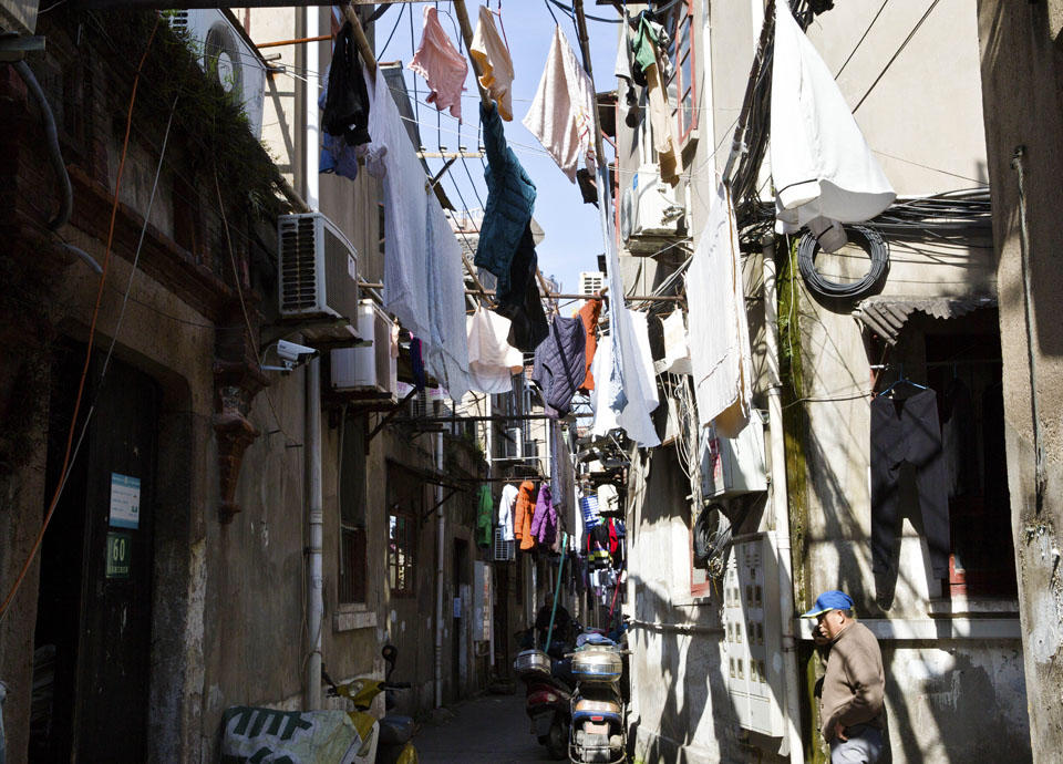 万国彩旗飘扬 华丽上海滩最有特色的一景|上海|弄堂|彩旗_新浪新闻