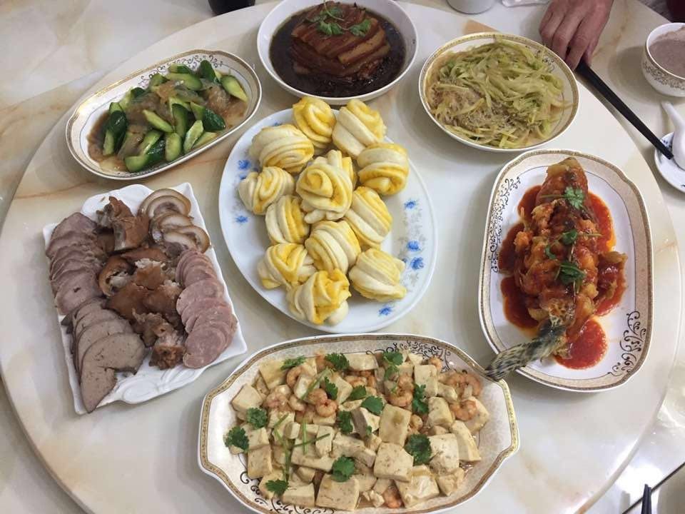 朋友圈年夜饭摄影大赛豪华与清新的厨艺秀各种习俗跃然桌上