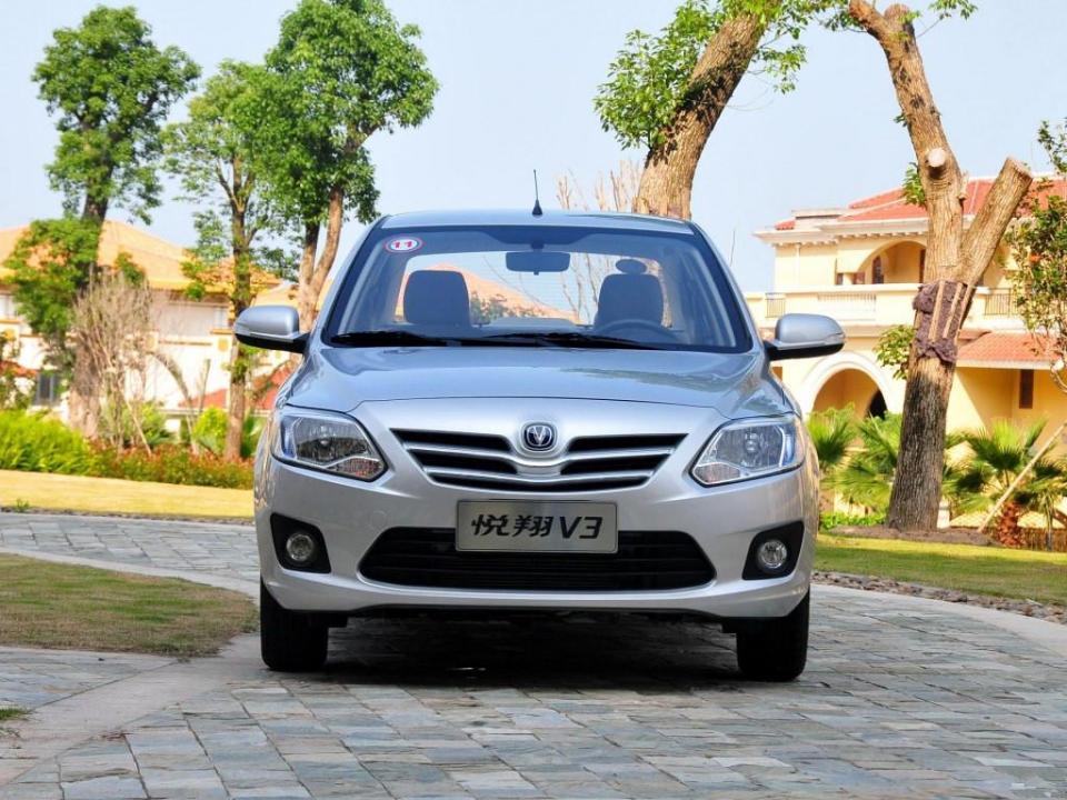 普通家庭实惠三厢车的首选 悦翔v3优点多多