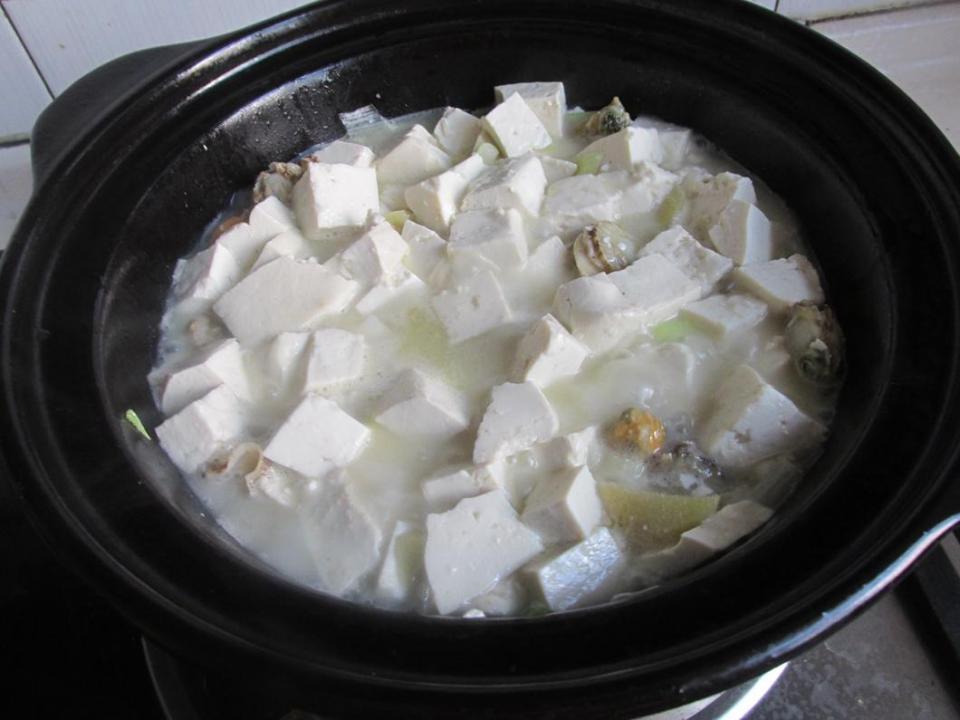 年夜饭怎么也不能少这道豆腐扇贝汤,味道鲜美,每次做完都喝光
