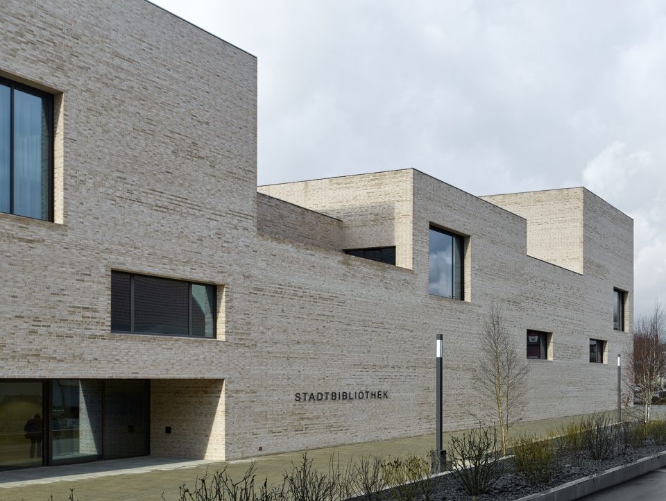 德国海登海姆市立图书馆.如同一道抽象化的城市天际线