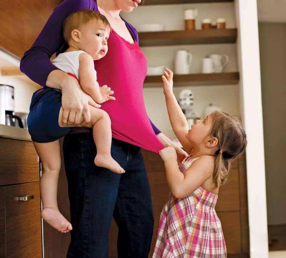 生二胎不可怕,可怕的是自己带俩娃!6张图看到妈妈的心酸