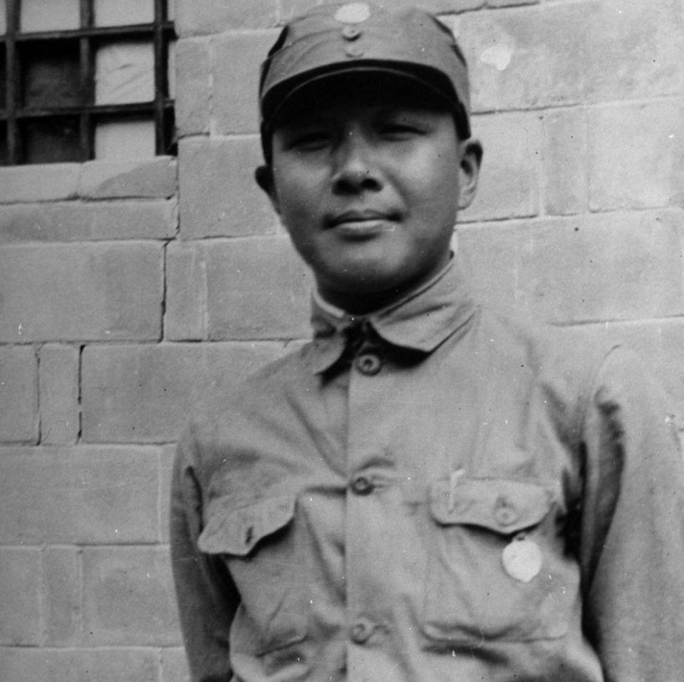 此人是劳累过度,死在办公桌前的开国上将,一生不喜欢穿将军服