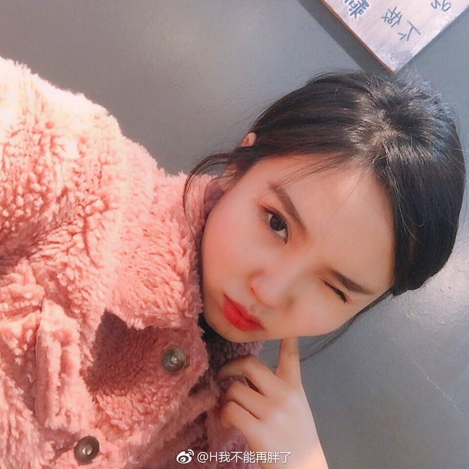 校花日记贺嘉雯19岁来自陕西师范大学播音主持专业身高165