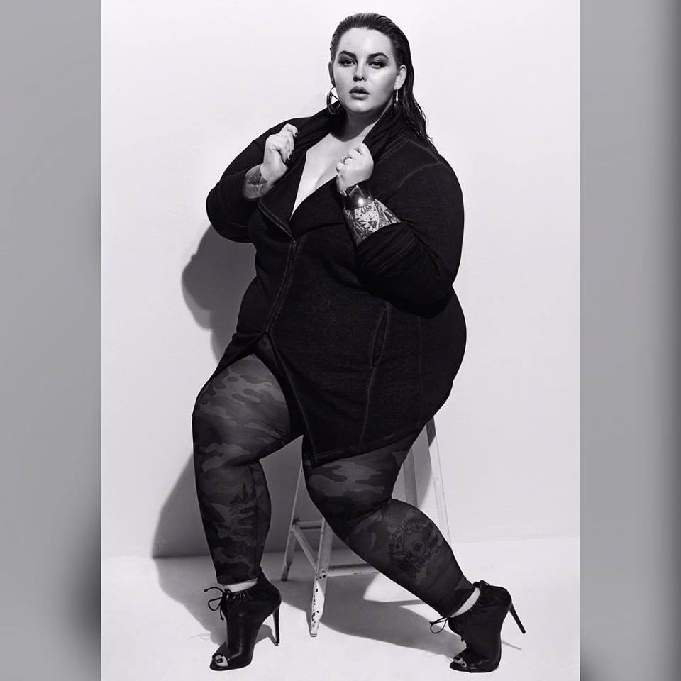 泰斯·霍丽迪: 一个美的不同寻常的胖女孩|美的|泰斯|霍丽迪_新浪新闻