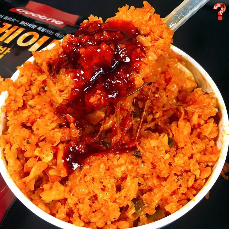 韩国goobne炸鸡推出了即食"炸鸡拌饭"~可以用微波炉加热吃