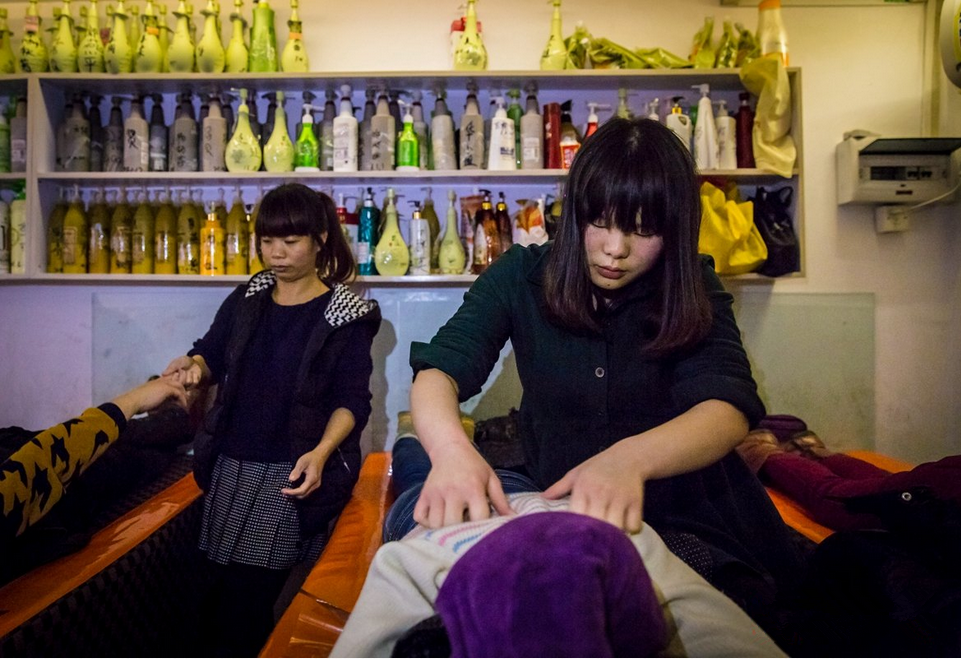 发廊小妹的"尴尬"生活