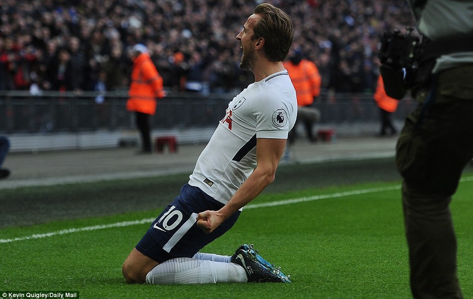 凯恩展翅滑翔王者降临 孙兴慜为他擦鞋