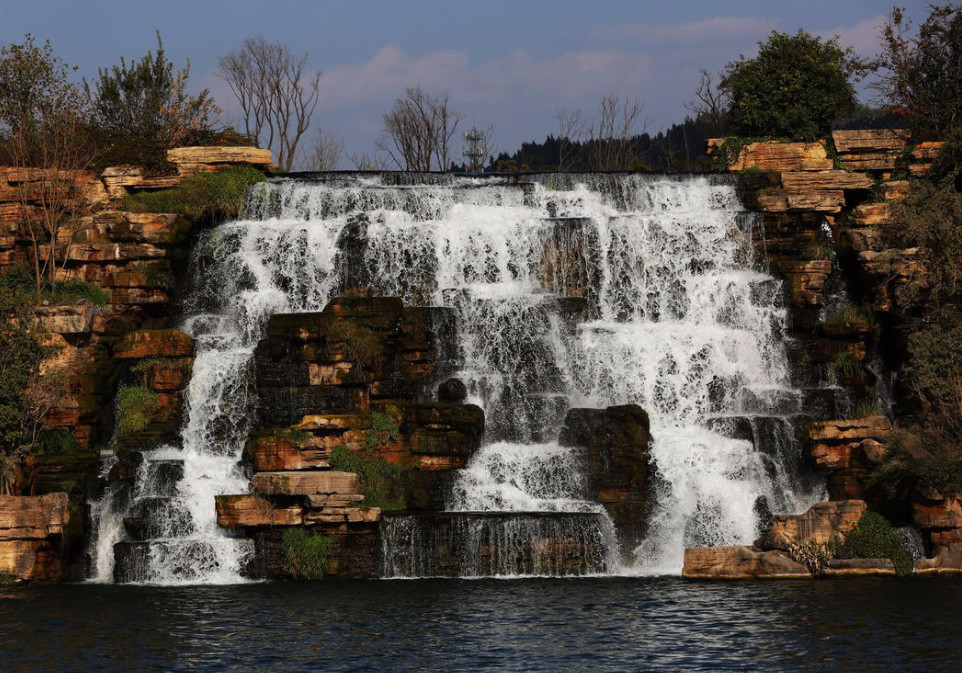 中国最大的人工瀑布:耗10亿宽400米,为百万人提供干净水源