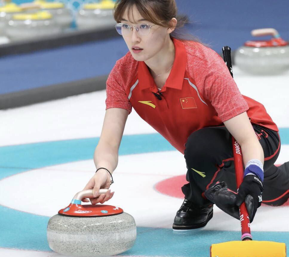 "相信这是很多观众在本届冬奥会上对麻敬宜的第一印象.