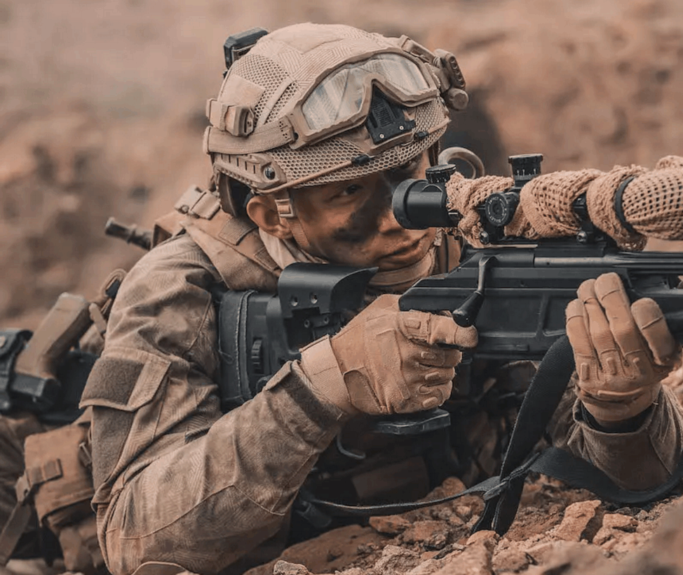 《红海行动》最成功的不是海清,张译, 而是这位有魔性的狙击手