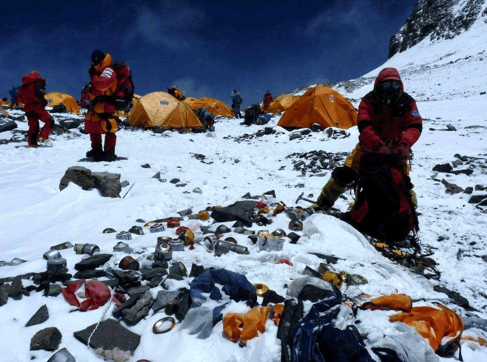 珠穆朗玛峰埋葬的数百人, 是攀登路上触目惊心的"风景线"|珠峰|珠穆
