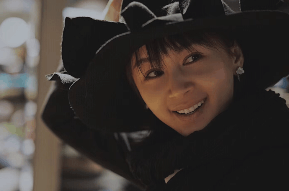 王子文东京剧组过年, 网友呼吁为自带"敬业福"的演员点赞