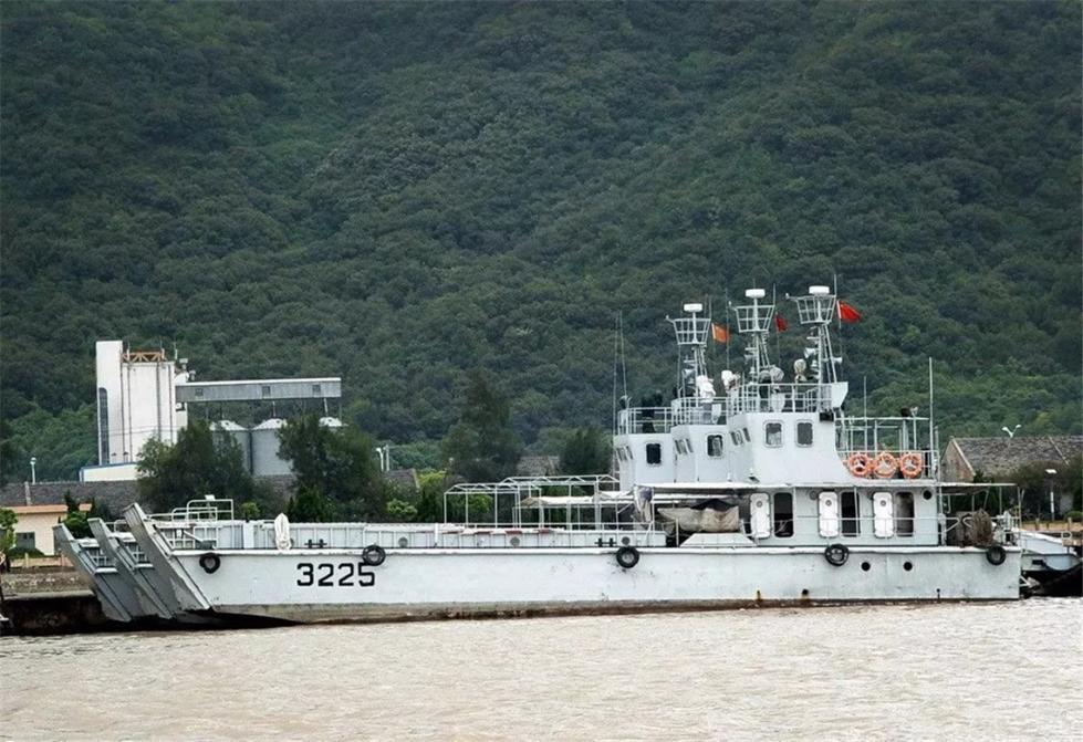1964年,中国海军终于有了一款,大量建造的登陆艇——067型.