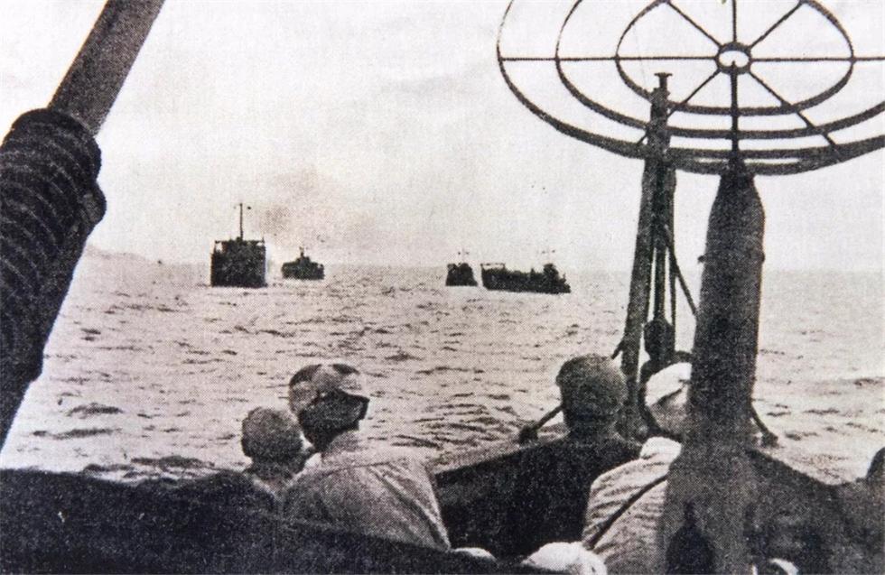 海军新型两栖打击群开训 场面震撼