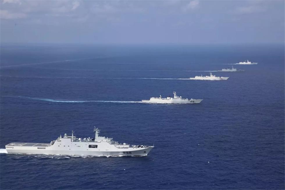海军新型两栖打击群开训 场面震撼|登陆舰|编队|训练_新浪新闻
