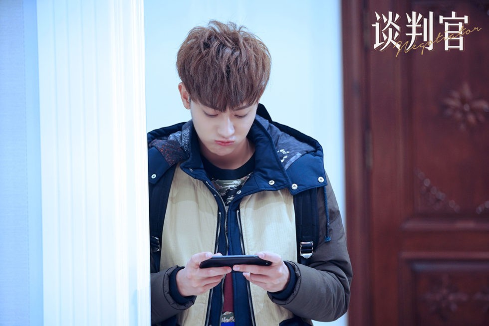 黄子韬《谈判官》收官 高人气高收视塑造新男友形象