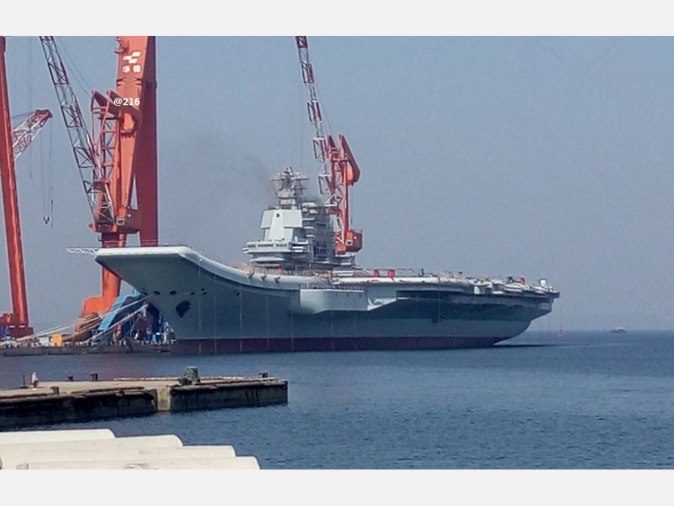 国产首艘航母001亮相,船员不顾严寒抓紧航母冬季测试!