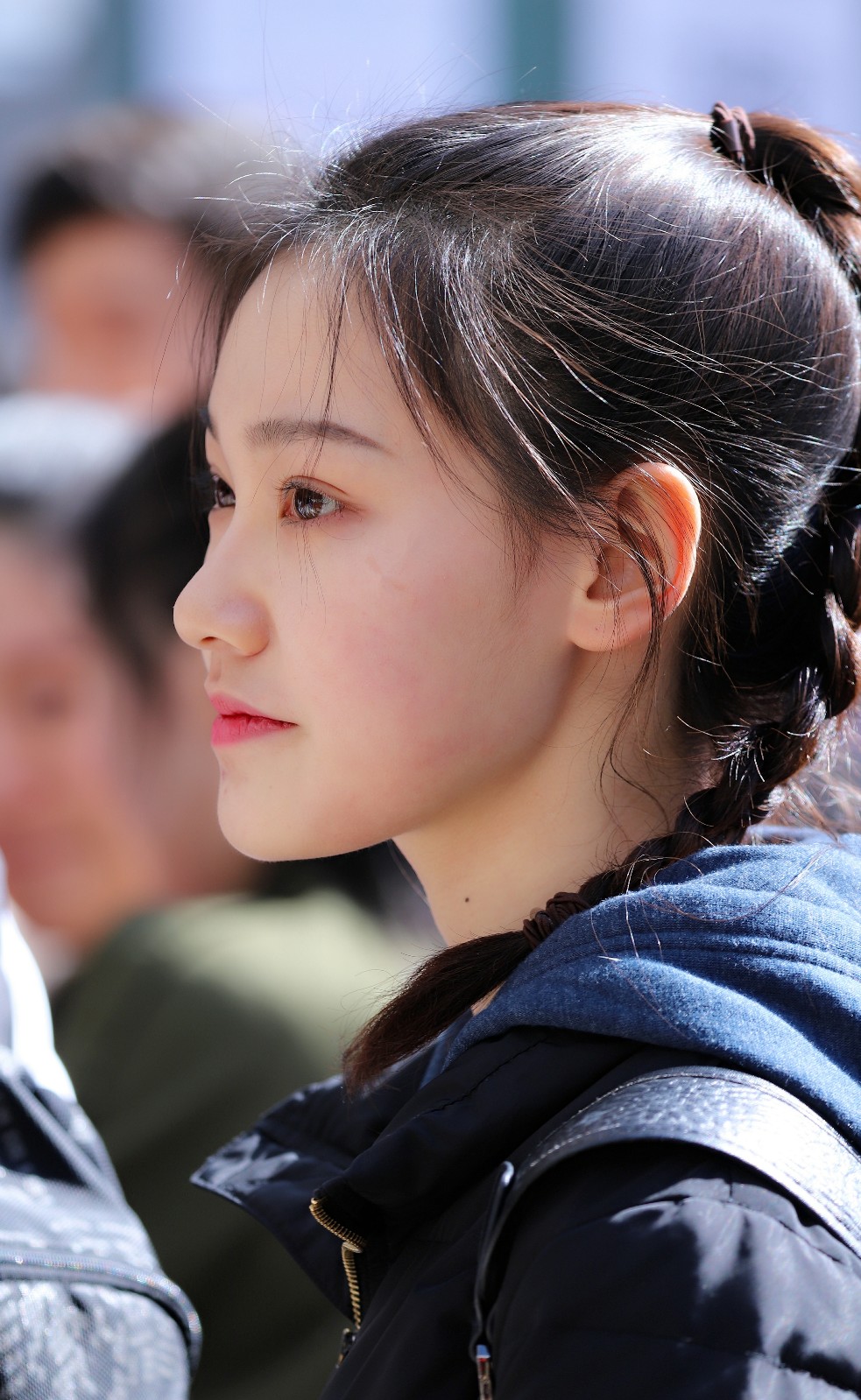 北电艺考现场,这位女生笑起来很甜,忍不住多看了几眼