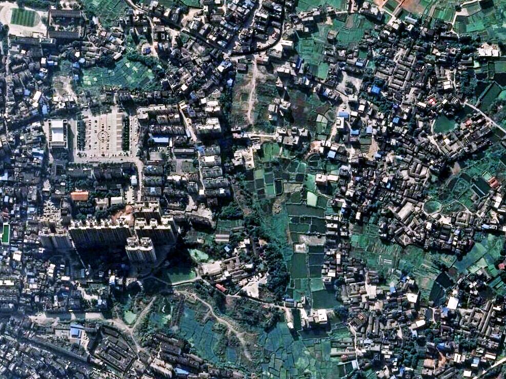 美国"地球眼"卫星看玉林 大容山百米风电机如同牙签