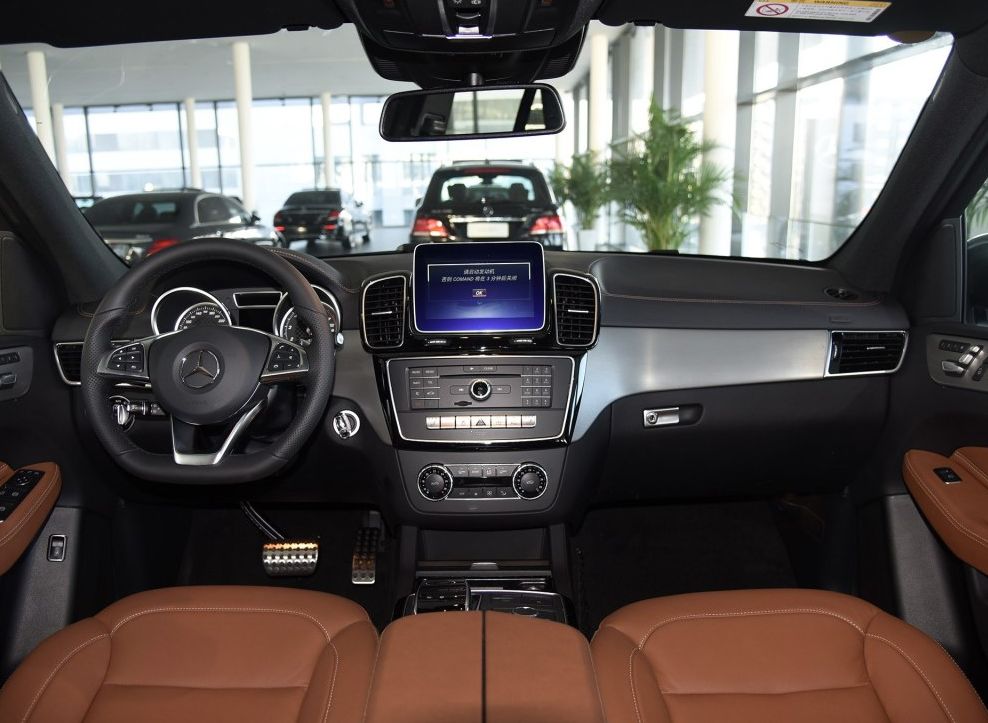 8款豪华中大型suv内饰解析:奔驰竟然最老气?