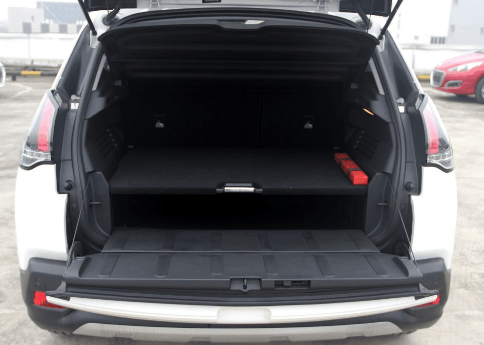 它采用宝马x5后备箱设计和宝马发动机,14万起带给你40万的体验