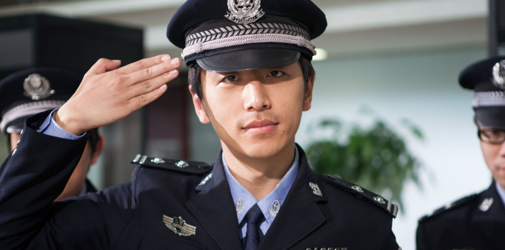 开心一刻:老婆打电话问车上空调为什么不制冷,我真没有猜中结局