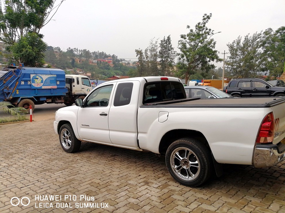 我在非洲当老板卖机械卢旺达no1开豪车配司机秘书保安