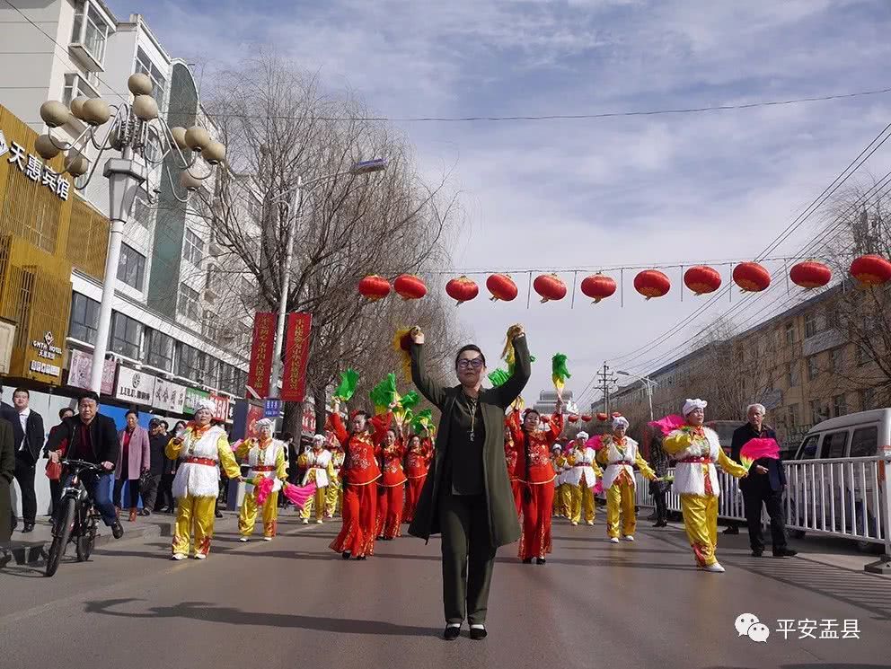 盂县2018年元宵节民间社火展演 秀水镇南关村展演节目阵容靓丽