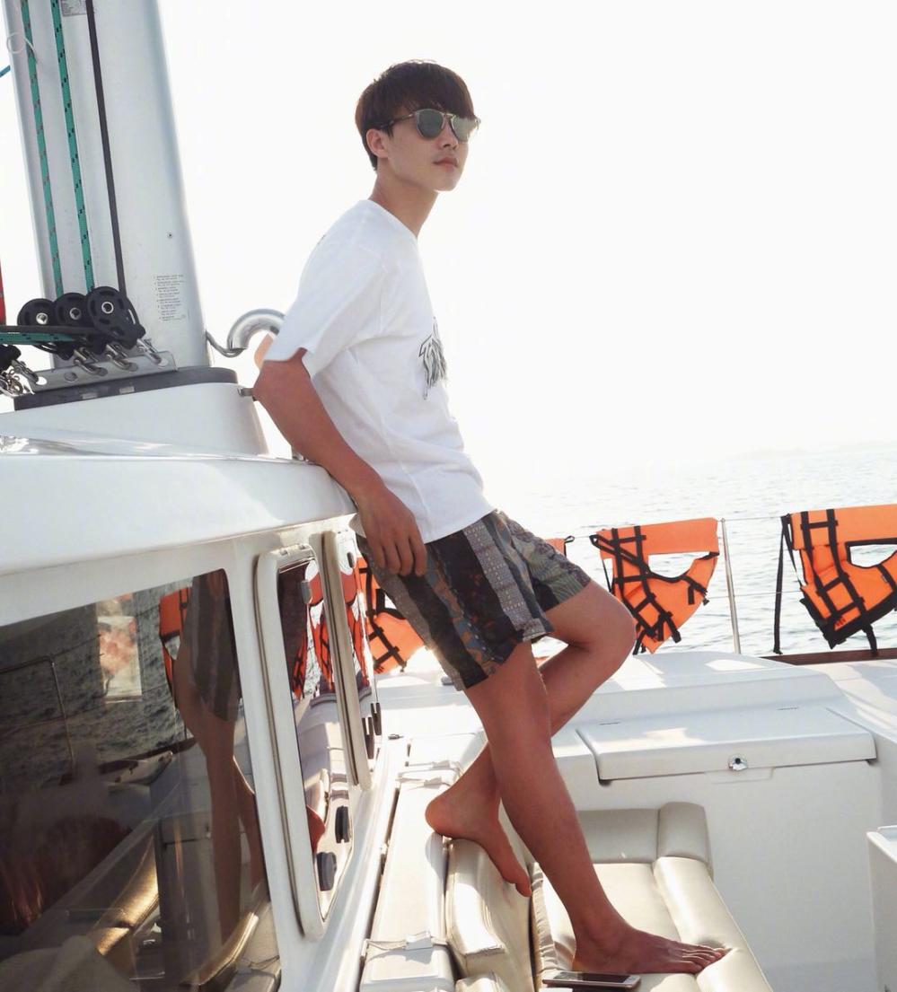 马天宇和王凯挺有默契的,只是穿衣风格不太相同!