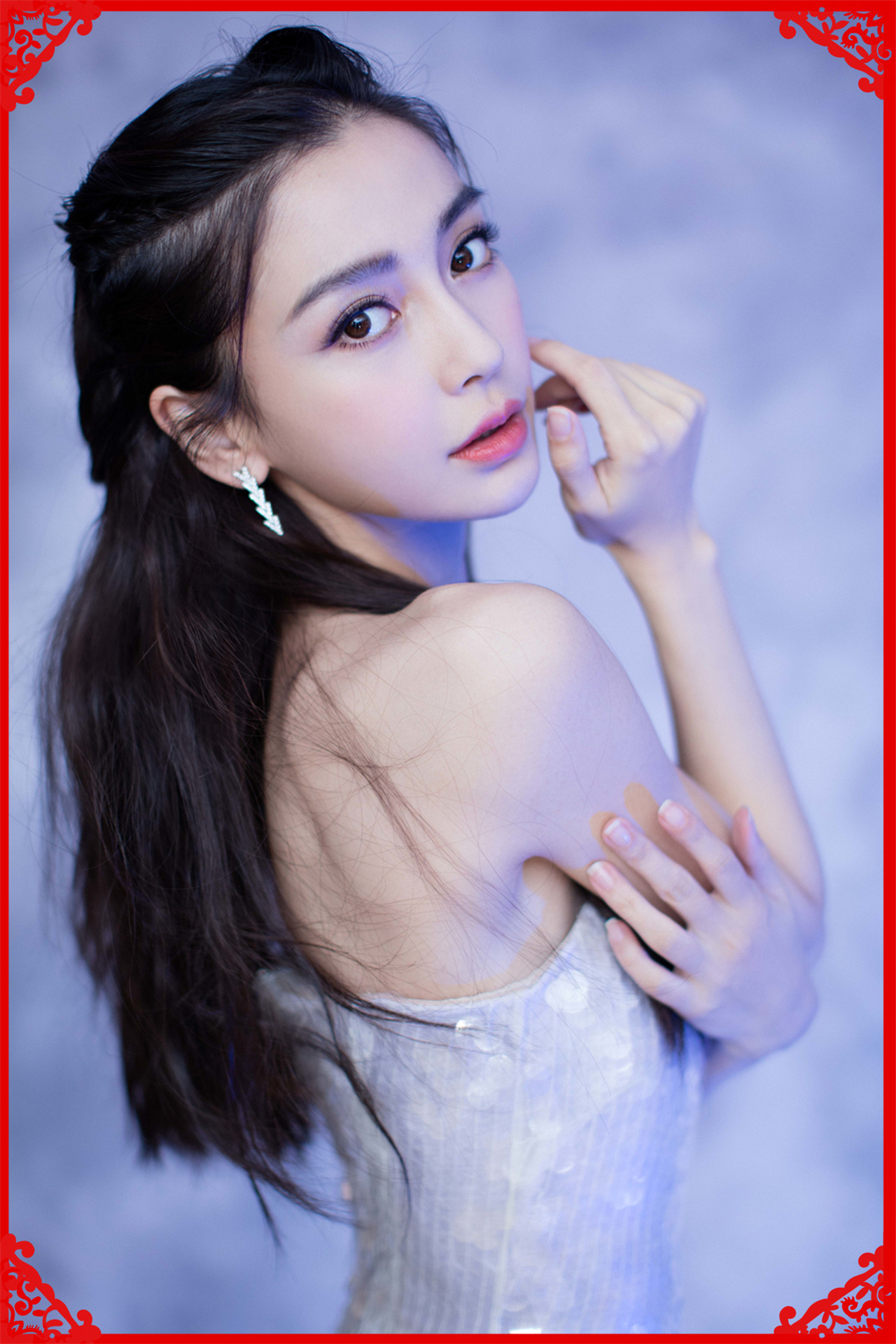 杨颖参加某活动,身穿一条亮片长裙,美出新高度