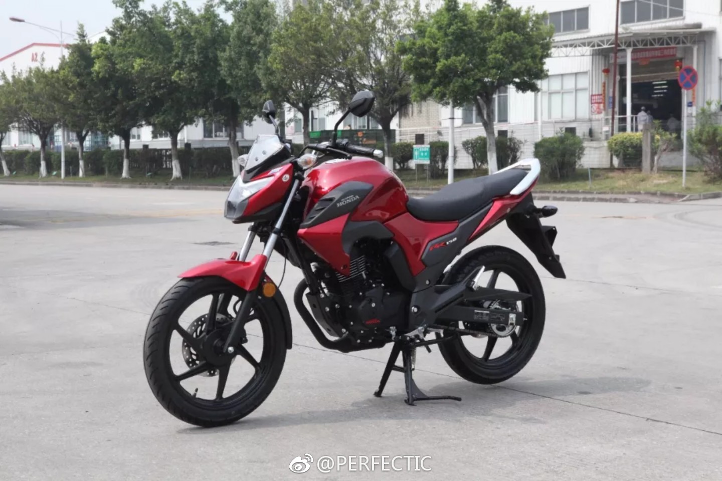 我感觉和去年发布的雅马哈天剑150就是一个机型