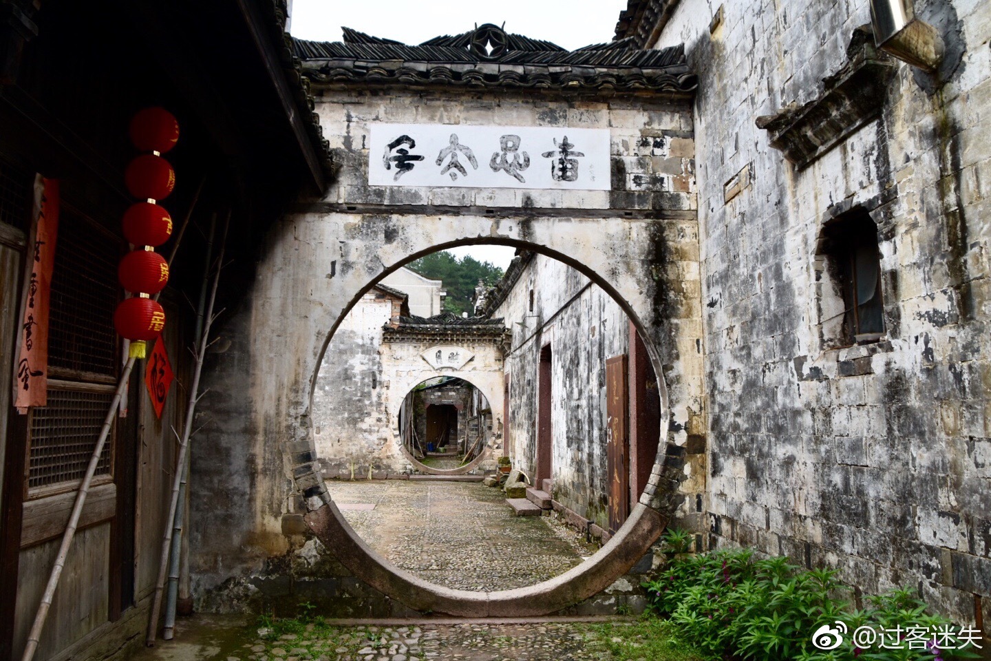 河阳古民居位于浙江省丽水市缙云县新建镇镇西15公里的河阳村