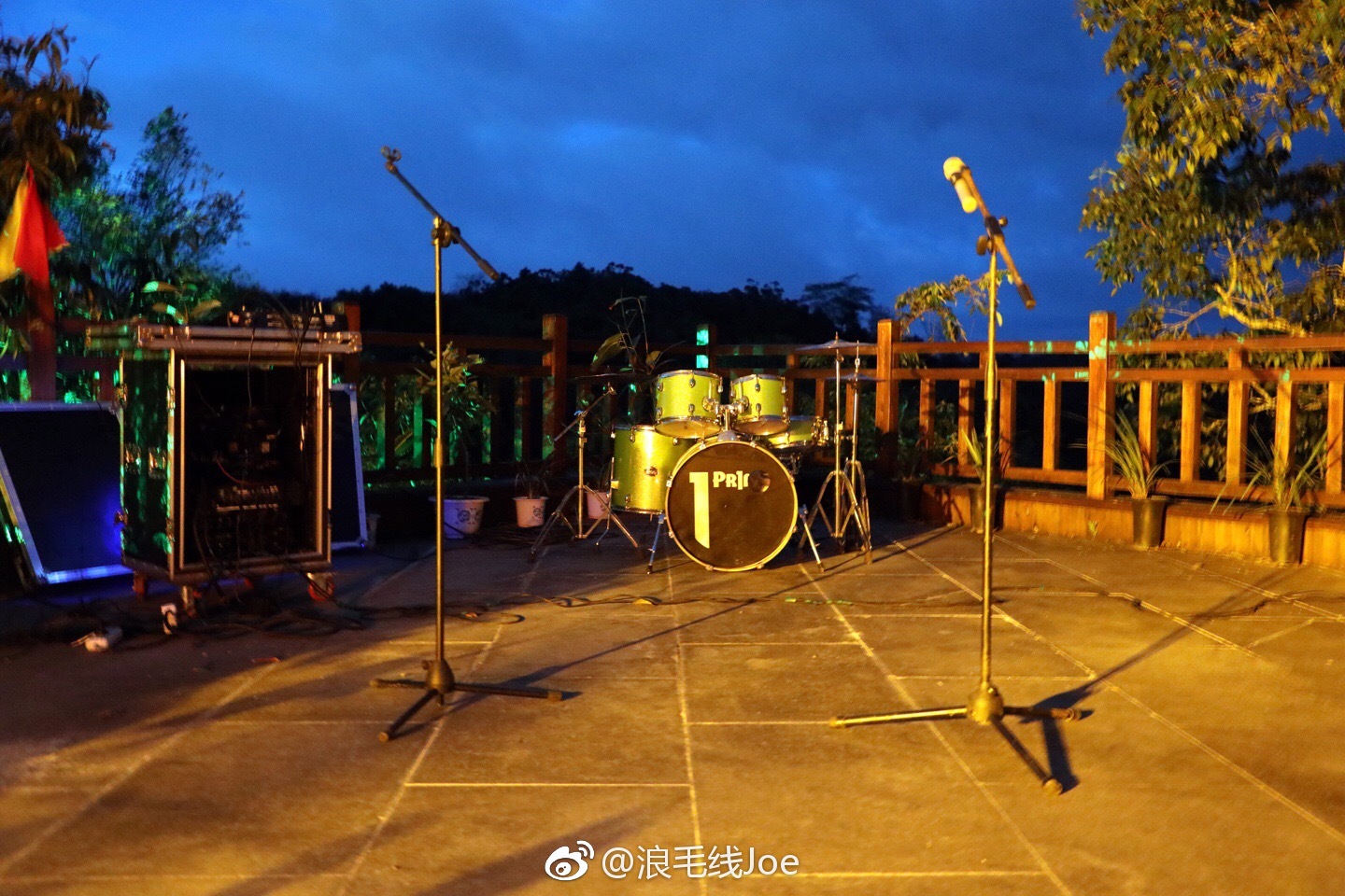露天KTV 地道风味烧烤 和一轮明月挂眼前的长桌宴配一脸这里是普洱