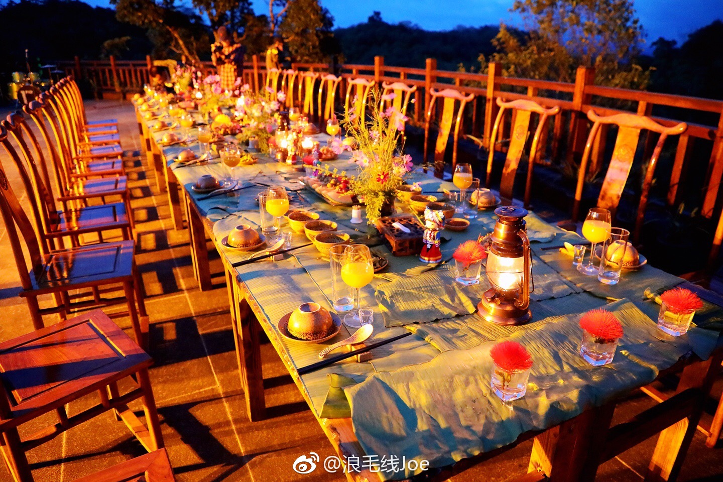 露天ktv 地道风味烧烤 和一轮明月挂眼前的长桌宴配一脸这里是普洱