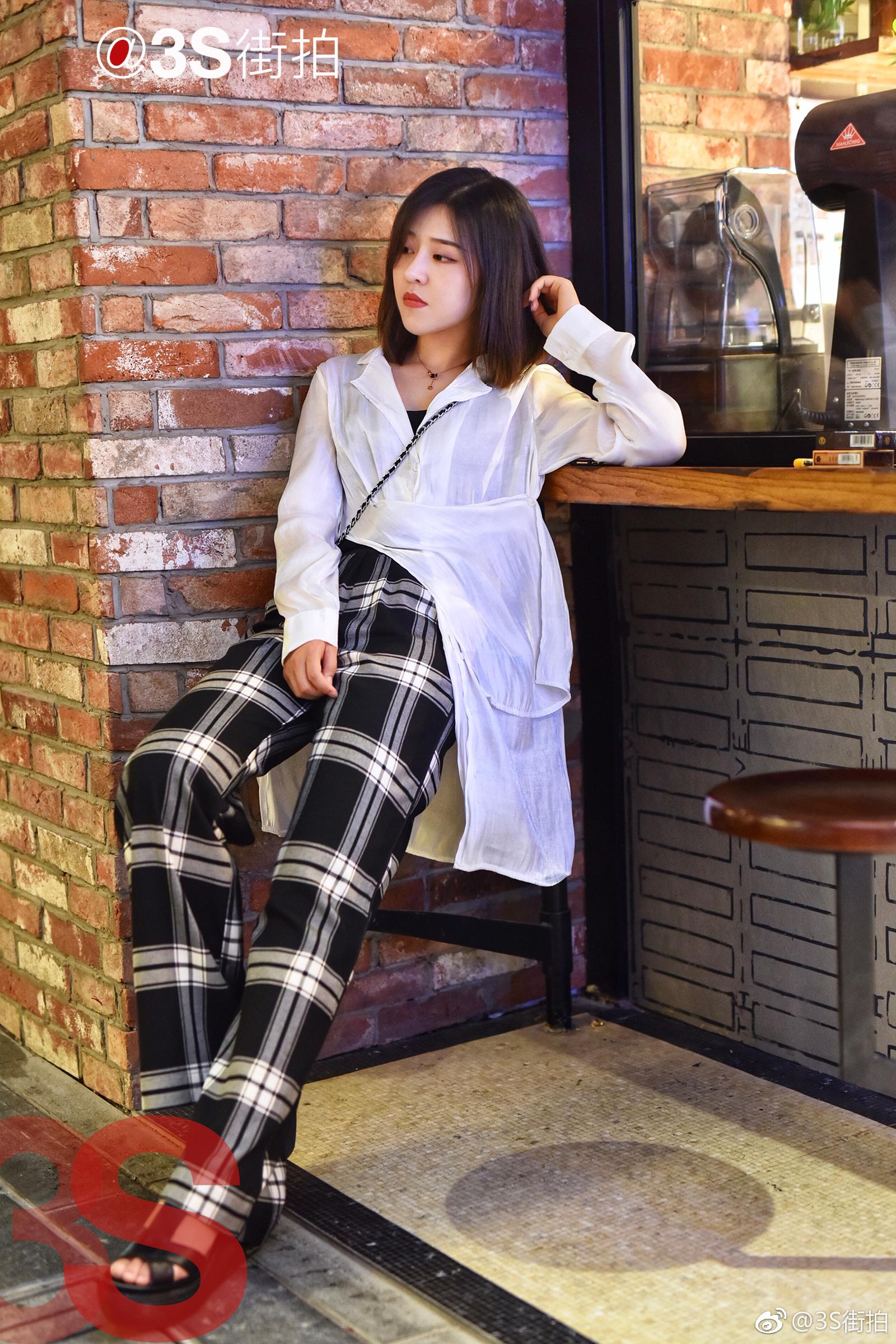 北京街拍格子裤妹子遇见黄婉婷winne