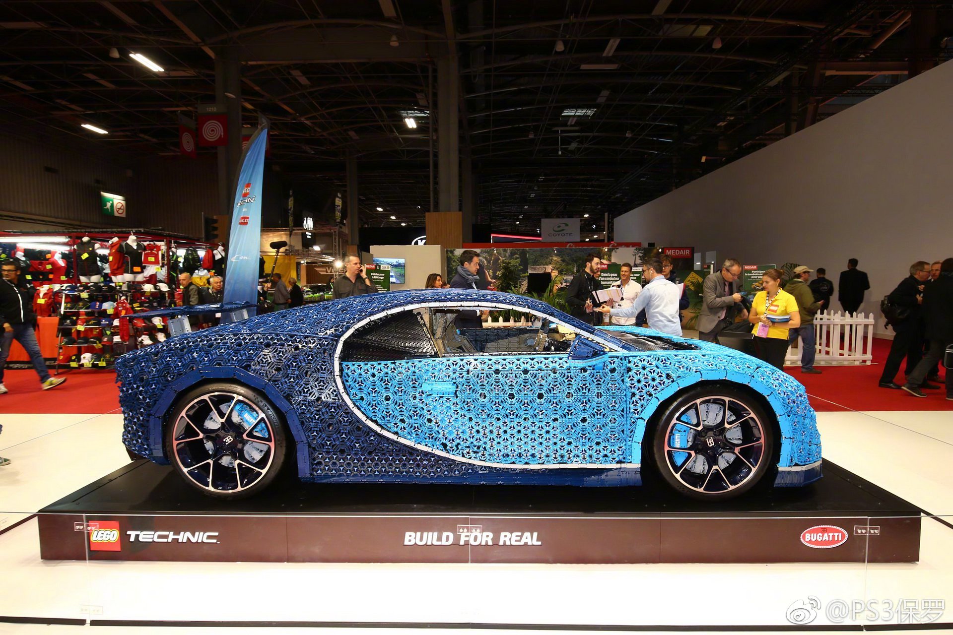 1000000个乐高积木,1.5吨,可以开的乐高布加迪chiron