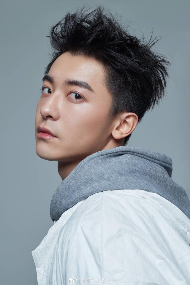 看《爱情公寓》没爱上曾小贤,却意外收获了赵志伟版的张起灵