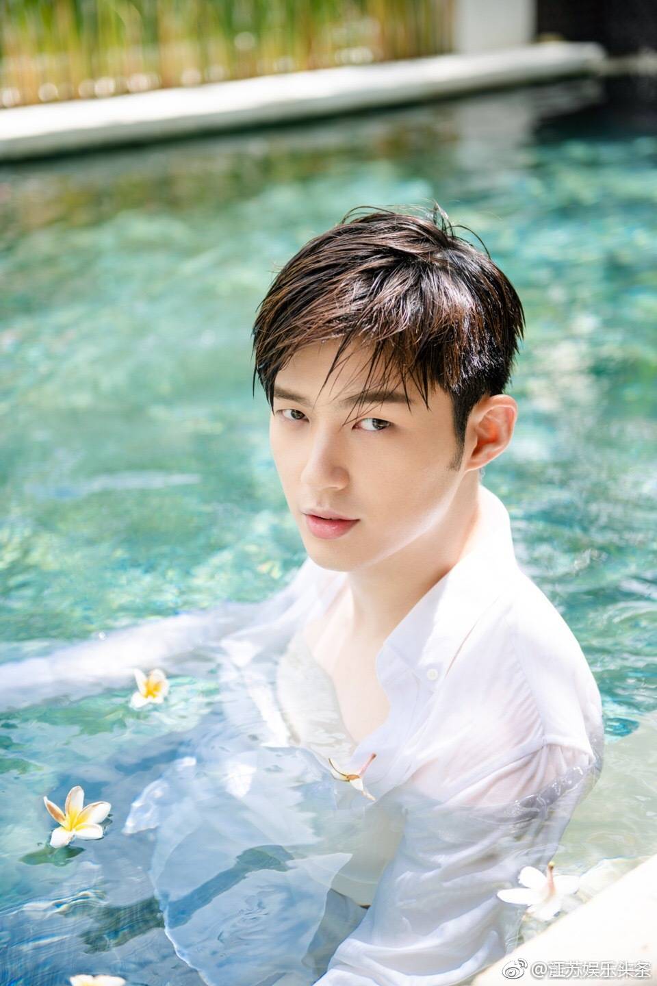 你是运动场上意气风发的击剑少年,是奶爸力max的暖心欧巴