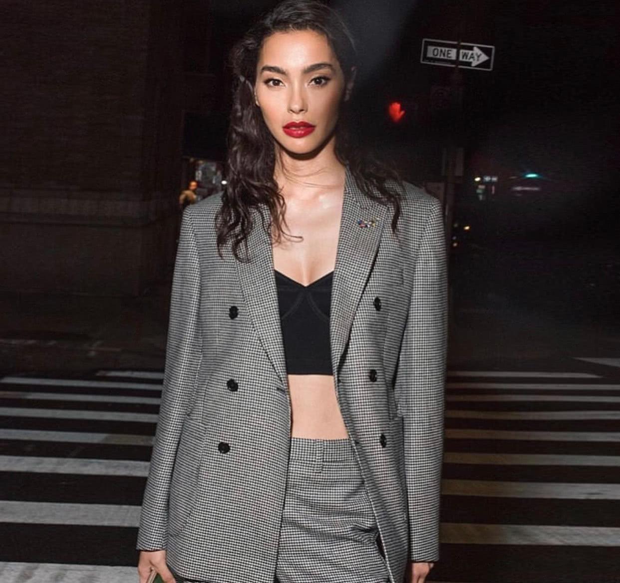 潮流女神adrianneho近期时装周穿什么果然还是最爱supreme