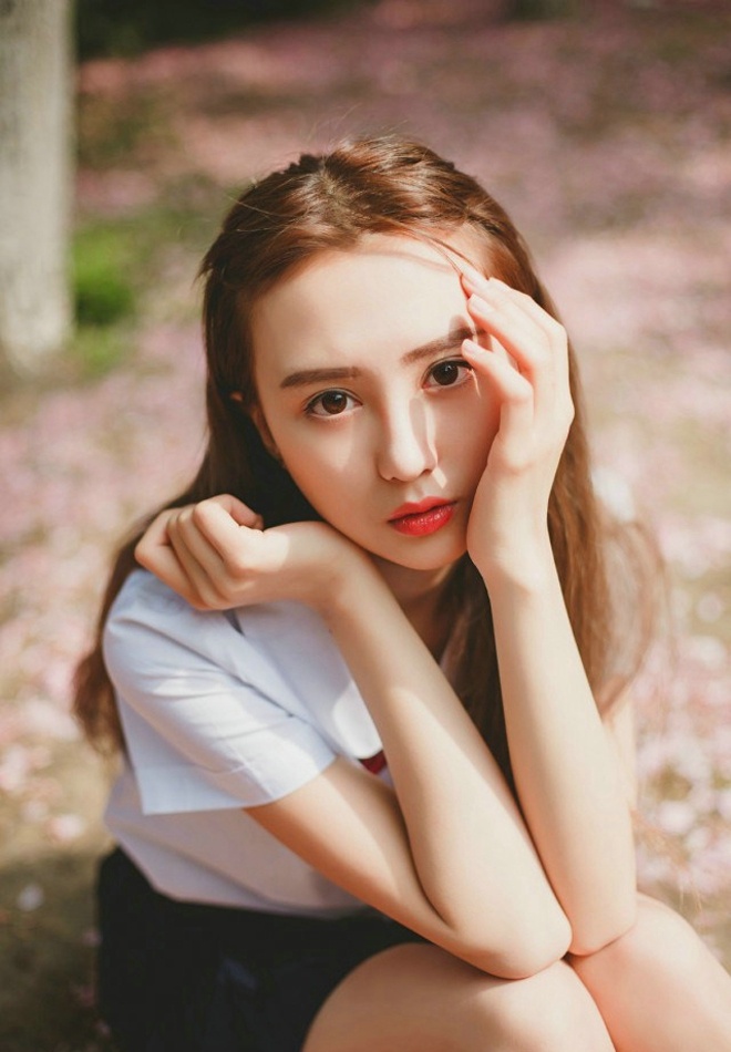 美丽校服迷人90后校花清纯娇嫩甜美午后秀雅写真