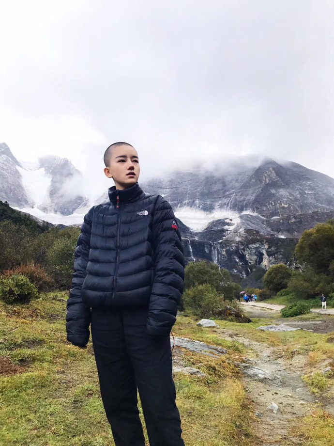 这是我见过最美的光头女孩李沈寄