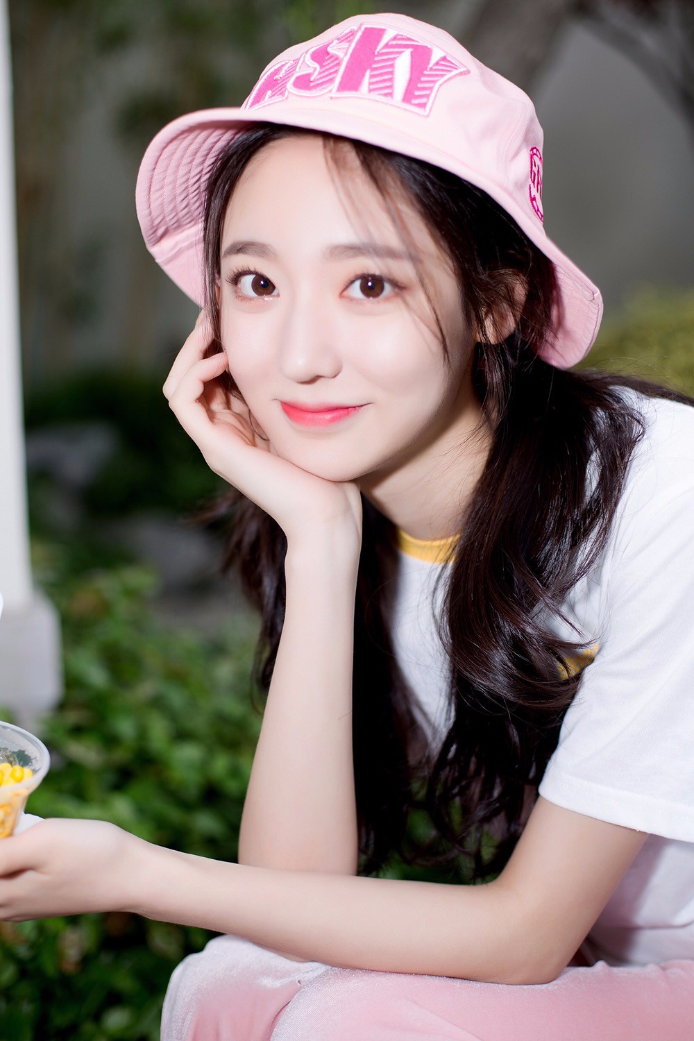 《创造101》王莫涵曝元气写真 可爱"甜笑杀"清新灵动