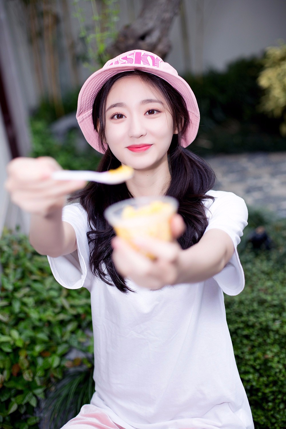 《创造101》王莫涵曝元气写真 可爱"甜笑杀"清新灵动