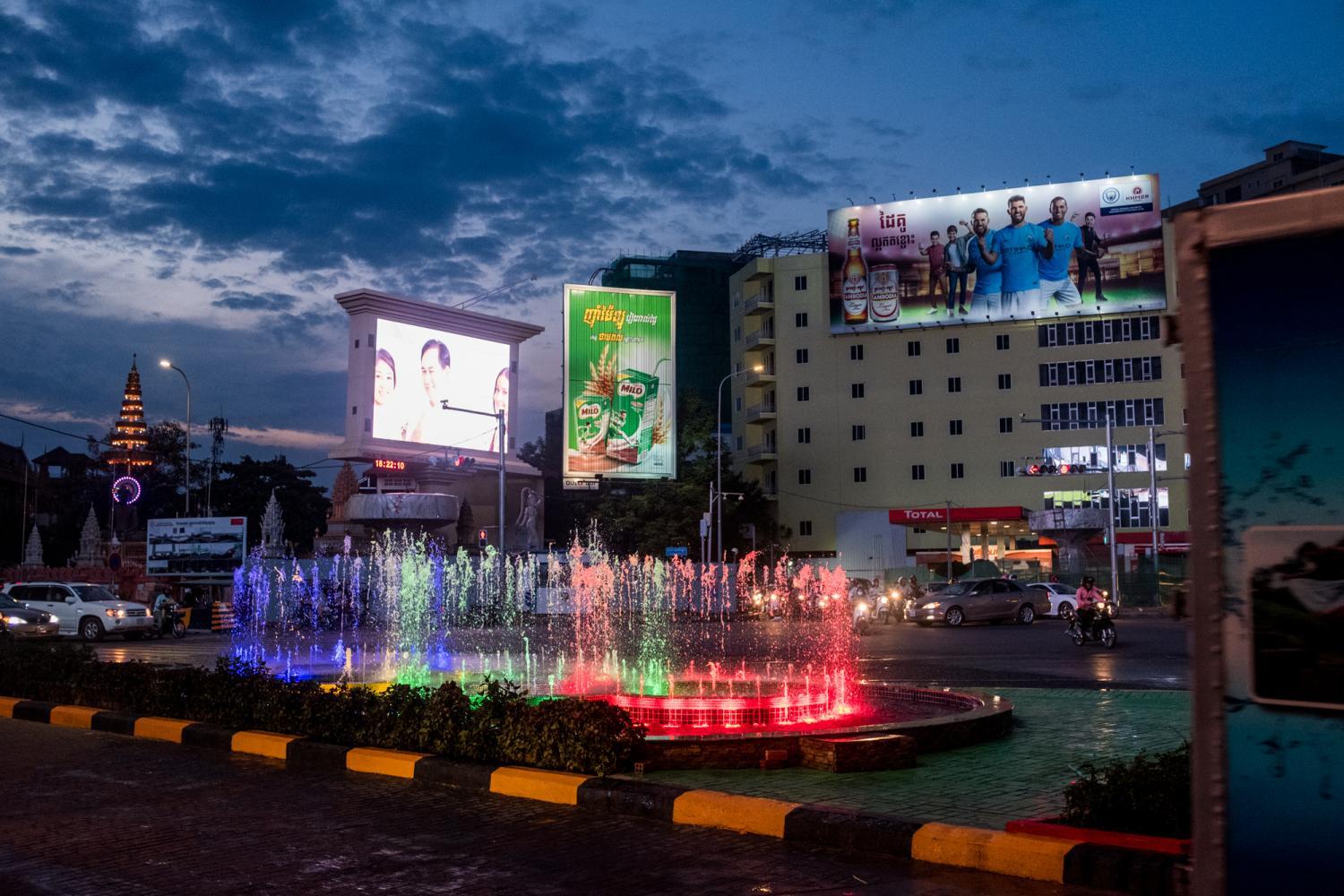 柬埔寨街头实拍,在中国的援助下,未来几年这里将高速发展起来