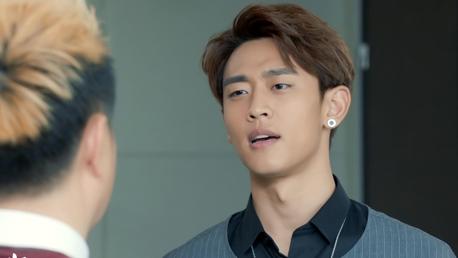 《归去来》里扮演成然的王天辰玩直播,透露韩东君是他的班长!