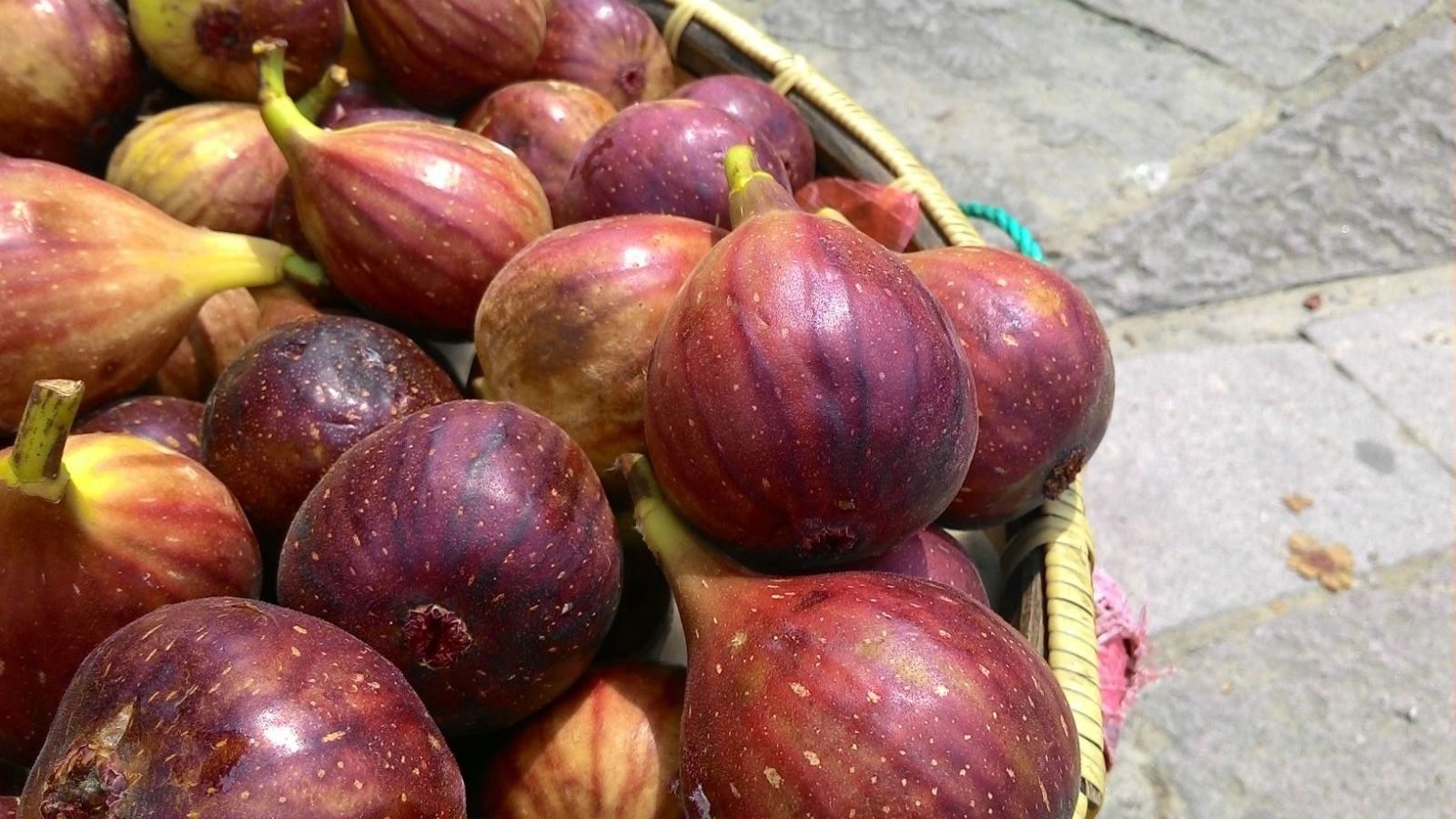 生活小妙招:无花果在常温睛不耐贮藏,可用报纸包好再放进冰箱