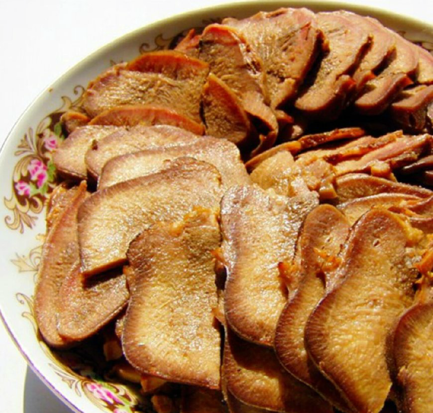 来这样一盘甘醇浓厚又美味芳香的卤牛舌,瞬间满足你的食肉欲望