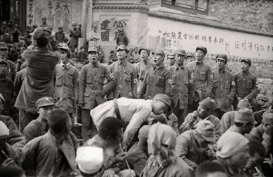 他是首个日籍八路军,被俘后惊诧:不懂为啥每天都能吃肉?